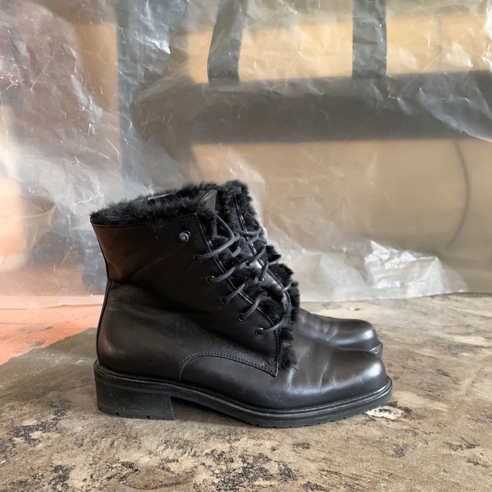 Vintage black leather fur lined boots